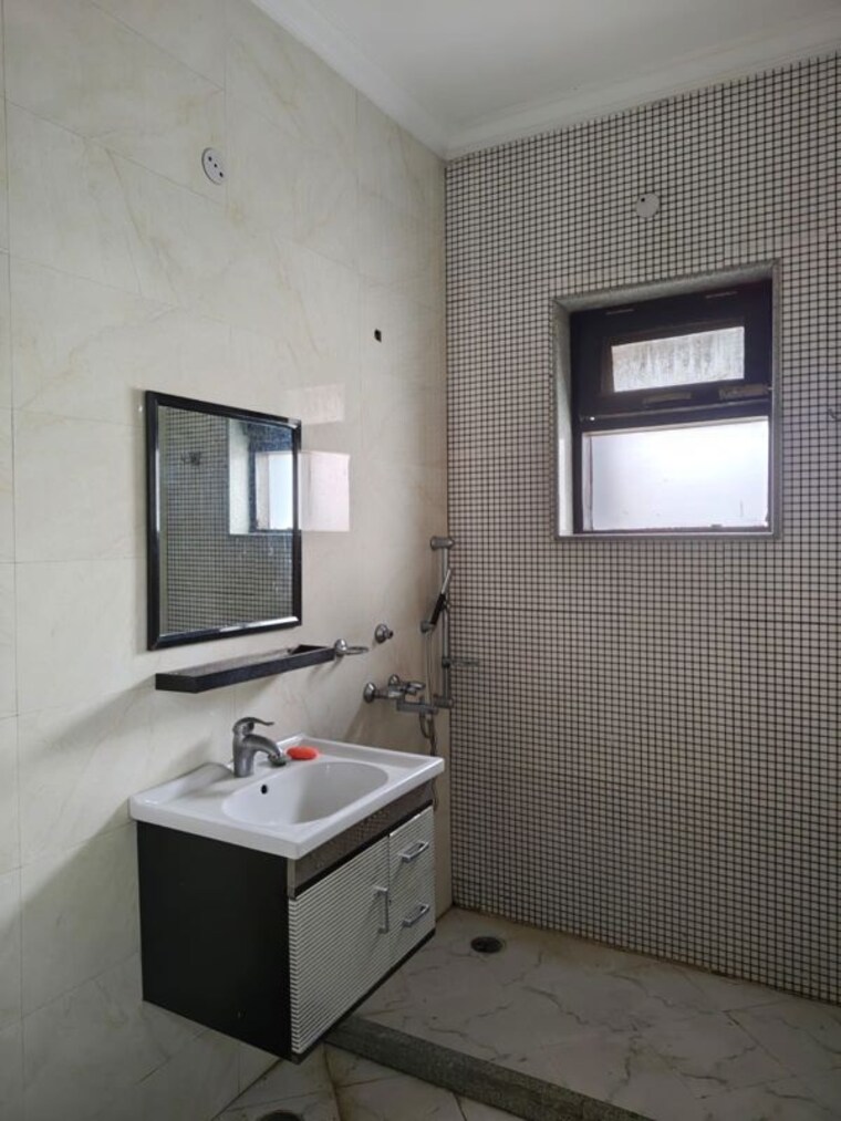 Bathroom, sector 4 4 Bedroom 4725 Sq.Ft. Builder Floor In Sector 4 Gurgaon 9998808