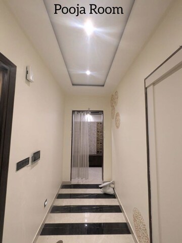 Room in 3 BHK Builder Floor at Sushant Lok I – for Rent