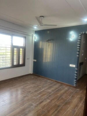 Room in 3 BHK Apartment at Emaar MGF Emerald Hills, Sector 65 – for Rent