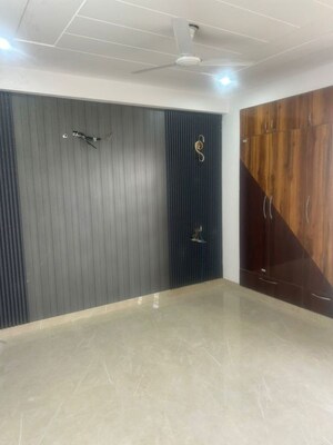 Room in 3 BHK Apartment at Emaar MGF Emerald Hills, Sector 65 – for Rent