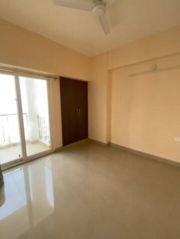 Room in 2 BHK Apartment at Amrapali Dream Valley – for Rent