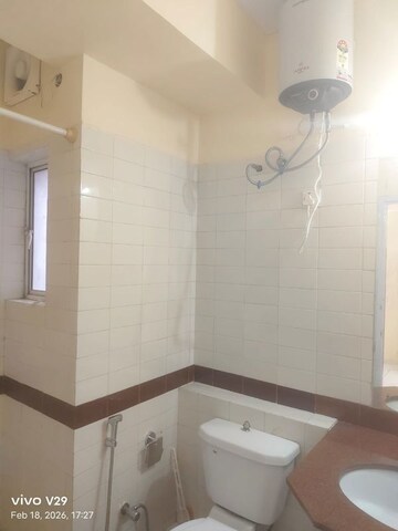 Bathroom in 3 BHK Apartment at DLF Building 10, Dlf Phase ii – for Rent