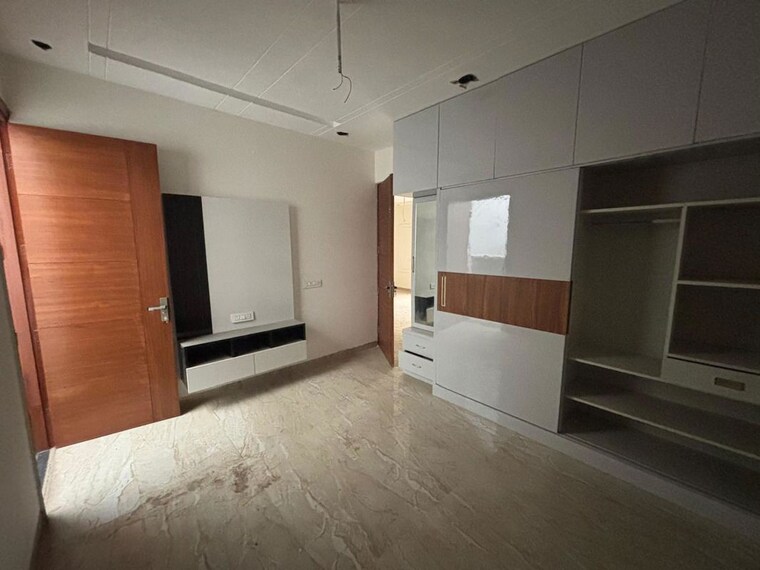 Room, sector 125 3 Bedroom 102 Sq.Yd. Villa In Sector 125 Mohali 9994043