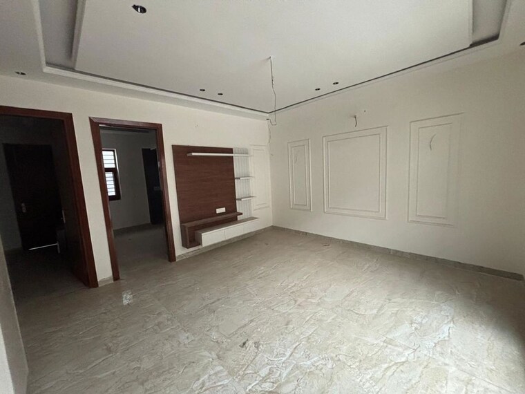 Room, sector 125 3 Bedroom 102 Sq.Yd. Villa In Sector 125 Mohali 9994043
