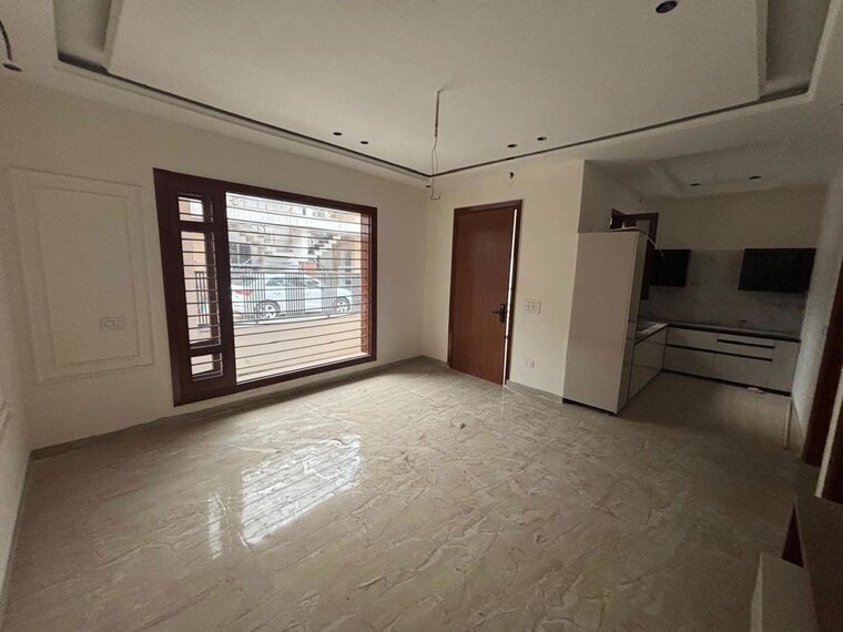 Room, sector 125 3 Bedroom 102 Sq.Yd. Villa In Sector 125 Mohali 9994043