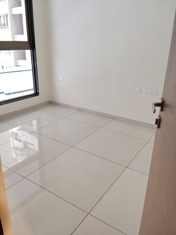 Room in 1 BHK Apartment at Chandak 34 Park Estate, Goregaon West – for Rent