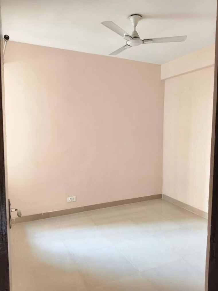 Room, amrapali dream valley 2 Bedroom 805 Sq.Ft. Apartment In Amrapali Dream Valley Greater Noida 9999239