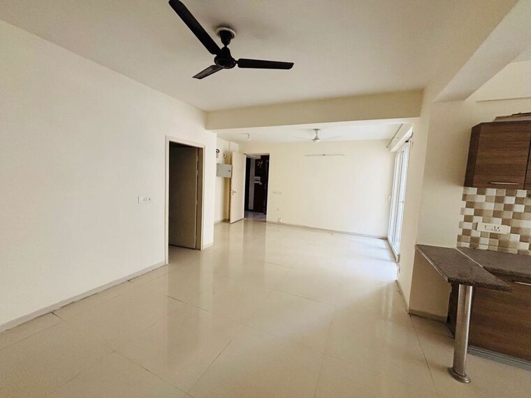 Living Room, tulip-yellow 3 Bedroom 1704 Sq.Ft. Apartment In Sector 69 Gurgaon 9999255