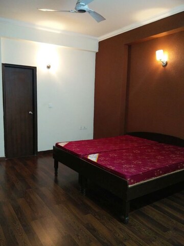 Bedroom in 1 RK Apartment at Arun Vihar, Sector 29 – for Rent