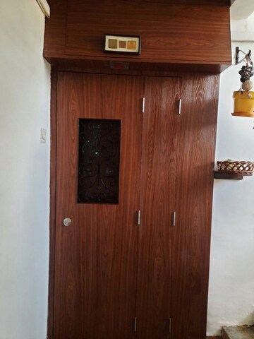 Furnished Amenities in 2 BHK Apartment at Bandra West – for Rent