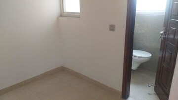 Room in 5 BHK Villa at BPTP Astaire Gardens Cezanne Villas, Sector 70a – for Sale