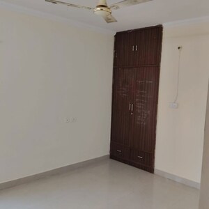 Room in 2 BHK Apartment at Greenwood Apartment, Gomti Nagar – for Rent