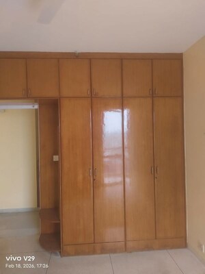 Room in 3 BHK Apartment at DLF Belvedere Towers, Sector 24 – for Rent