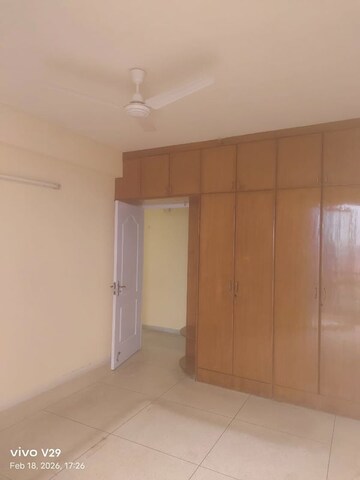 Room in 3 BHK Apartment at DLF Belvedere Towers, Sector 24 – for Rent