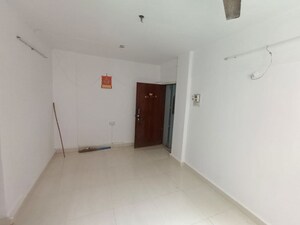 Room in 2 BHK Apartment at Crystal Apartment Kandivali West, Kandivali West – for Sale
