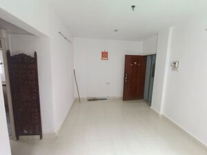 Room in 2 BHK Apartment at Crystal Apartment Kandivali West, Kandivali West – for Sale