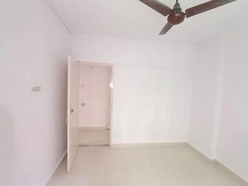 Room in 2 BHK Apartment at Crystal Apartment Kandivali West, Kandivali West – for Sale