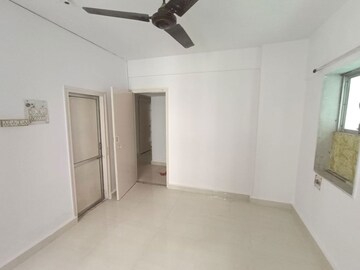 2 BHK Apartment For Sale in Crystal Apartment Kandivali West, Kandivali West