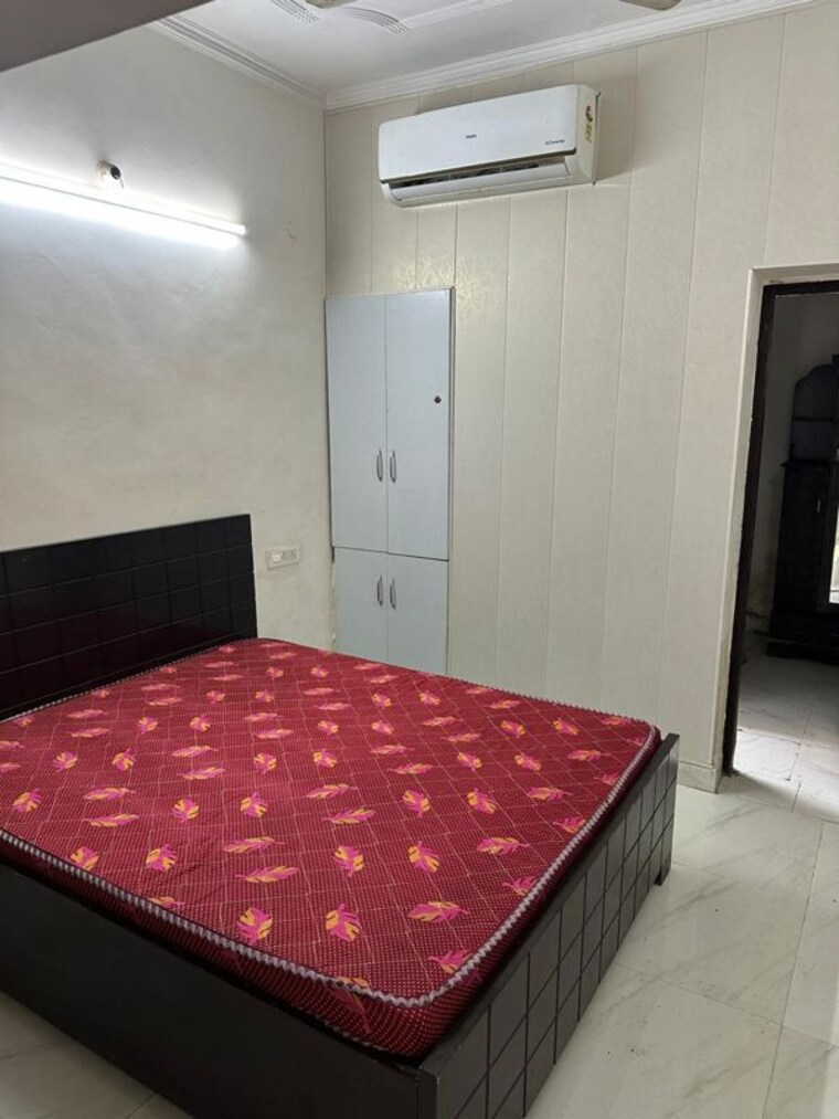 Bedroom, sector 52 1 Bedroom 900 Sq.Ft. Builder Floor In Sector 52 Gurgaon 9999726