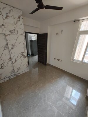 Room in 2 BHK Apartment at Vardhman Empire Estate, Mahapura – for Rent