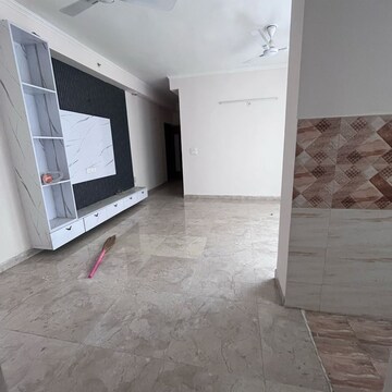 Room in 2 BHK Apartment at Mahagun Mywoods, Sector 16c Greater Noida – for Rent