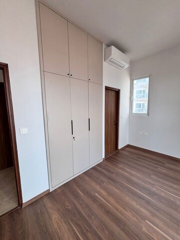 Room in 4 BHK Apartment at M3M Trump Tower, Sector 65 – for Rent