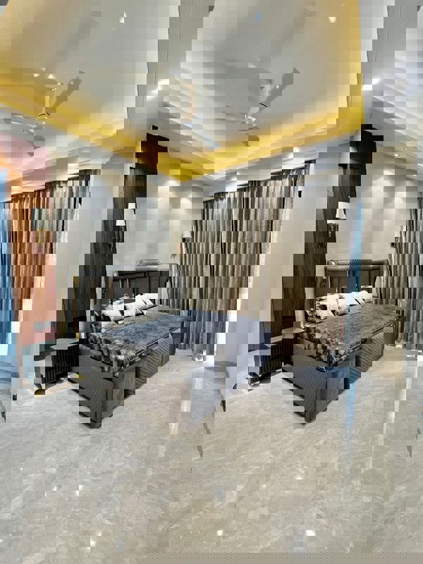 4 BHK 300 Sq.Yd. Builder Floor in Ansal Versalia Avante