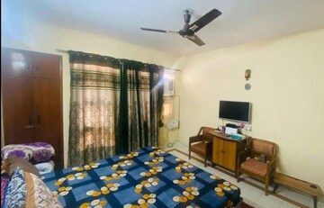 Bedroom in 2 BHK Apartment at Hazratganj – for Sale