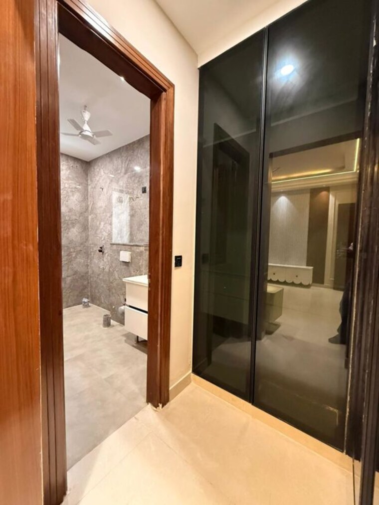 Bathroom, ansal-versalia-avante 4 Bedroom 320 Sq.Yd. Builder Floor In Sector 67a Gurgaon 10000026