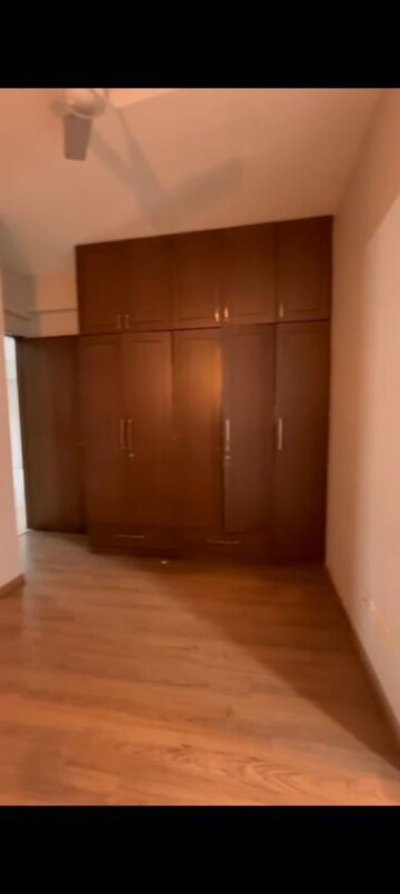 Room in 3.5 BHK Apartment at Elegant Solitaire, Cunningham Road – for Rent