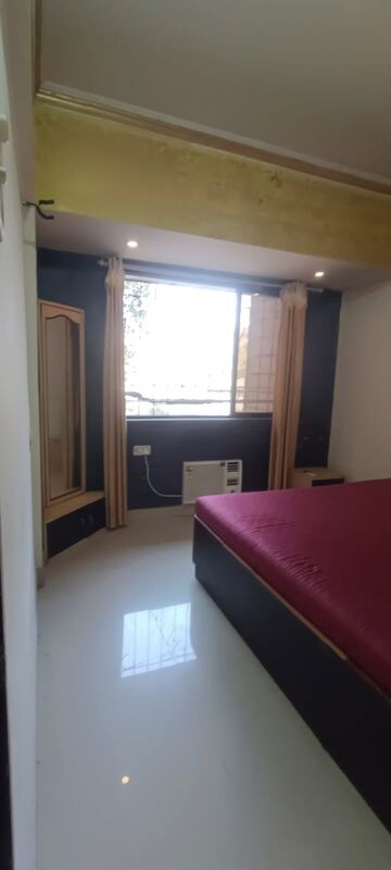 Room in 1 BHK Builder Floor at Kurla West – for Rent