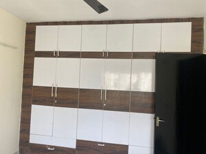 Furnished Amenities in 3.5 BHK Apartment at BPTP Park Grandeura, Sector 82 – for Sale