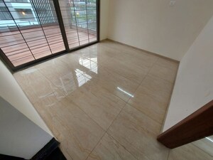 Room in 4 BHK Apartment at Mantra Montana Phase 1, Dhanori – for Rent