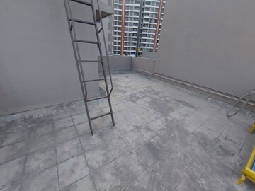 Room in 4 BHK Apartment at Mantra Montana Phase 1, Dhanori – for Rent