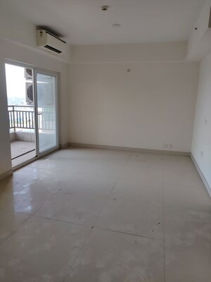 Room in 3.5 BHK Apartment at ATS Triumph, Sector 104 – for Rent