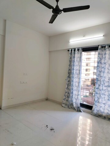 Room in 1 BHK Apartment at Kanakia Spaces Zen World, Kanjurmarg East – for Rent