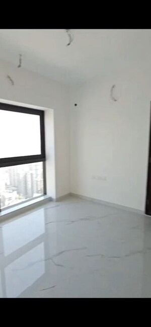 Room in 2 BHK Apartment at Level The Residences, Andheri West – for Rent