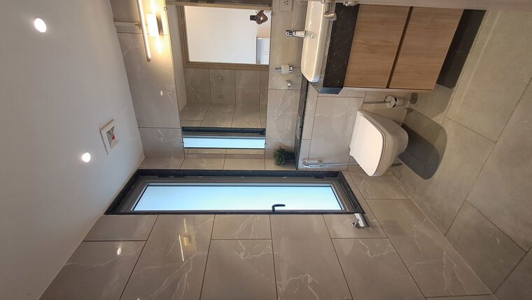 Bathroom, rustomjee-crown 4 Bedroom 2500 Sq.Ft. Apartment In Prabhadevi Mumbai 10000118