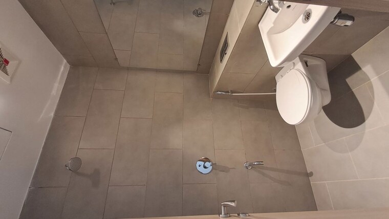 Bathroom, rustomjee-crown 4 Bedroom 2500 Sq.Ft. Apartment In Prabhadevi Mumbai 10000118