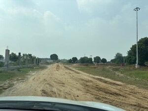  Plot For Sale in BPTP Parklands, Sector 76