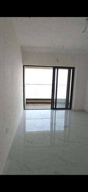 Room in 2 BHK Apartment at Level The Residences, Andheri West – for Rent