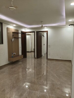 Room in 3 BHK Builder Floor at Sector 8 Dwarka – for Rent