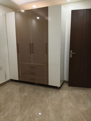 Room in 3 BHK Builder Floor at Sector 8 Dwarka – for Rent