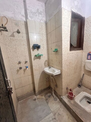 Bathroom in 1.5 BHK Builder Floor at Govindpuri – for Rent
