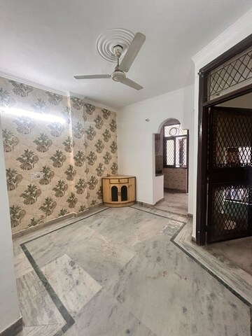Room in 1.5 BHK Builder Floor at Govindpuri – for Rent