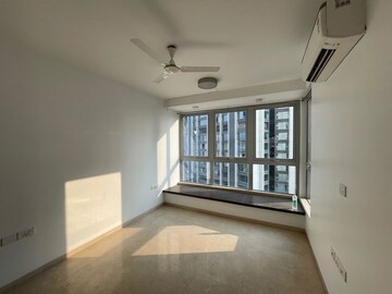 Room in 6 BHK Apartment at Oberoi Exquisite Goregaon, Goregaon East – for Sale