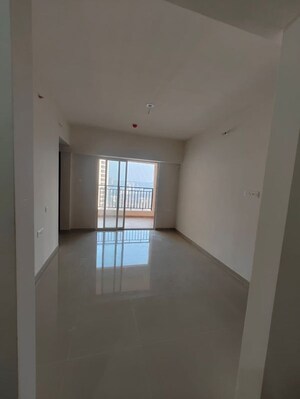 Room in 2 BHK Apartment at Puranik Abitante, Bavdhan – for Rent