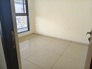 Room in 1.5 BHK Apartment at Chandak 34 Park Estate, Goregaon West – for Rent