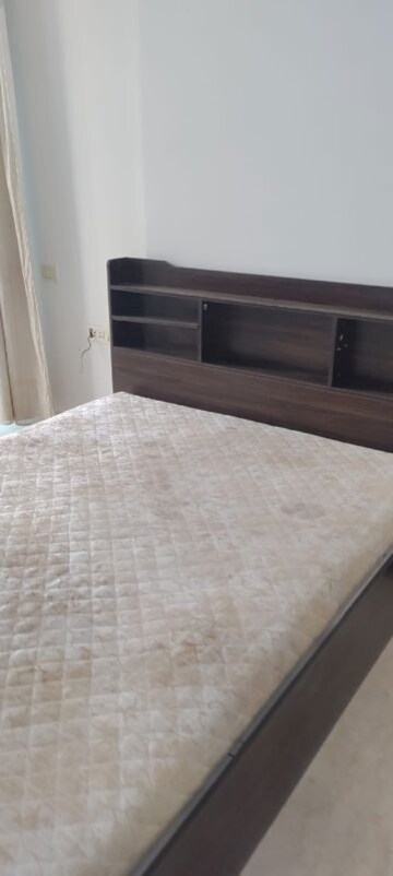 Room in 3 BHK Apartment at Bandra West – for Rent