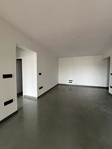 Room in 3 BHK Apartment at Centreo , Kanakapura Road – for Sale